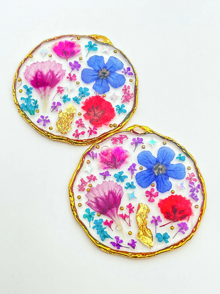 Statement earrings with colourful flowers in silver - Image 3