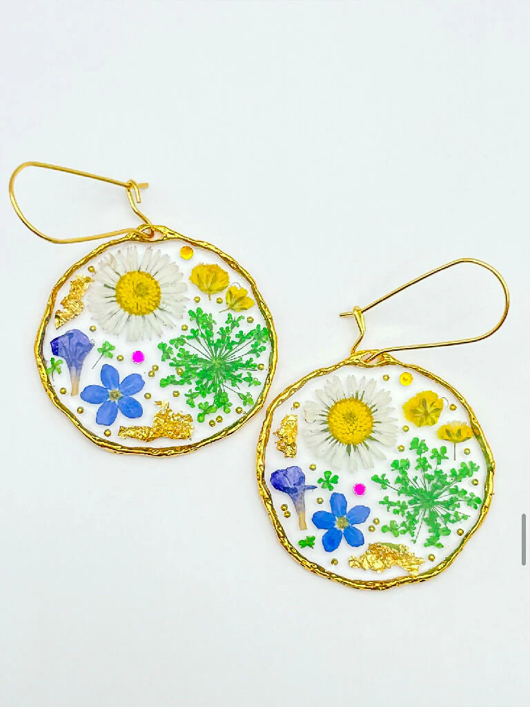 Statement earrings with daisy, forget-me-not and lavender flowers - Image 4