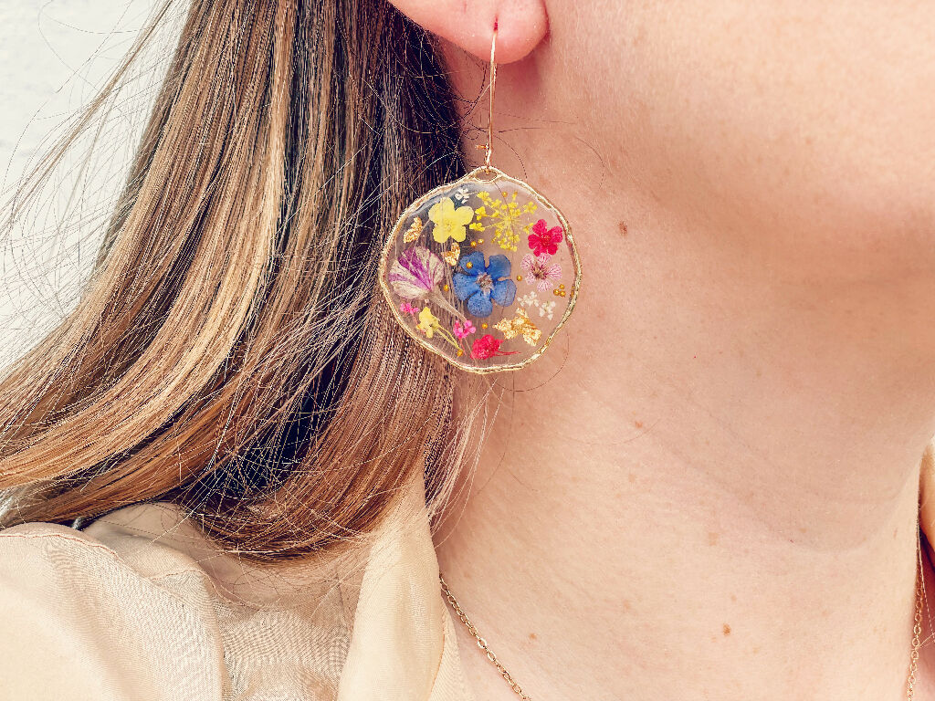 Statement earrings with daisy, forget-me-not and lavender flowers - Image 5