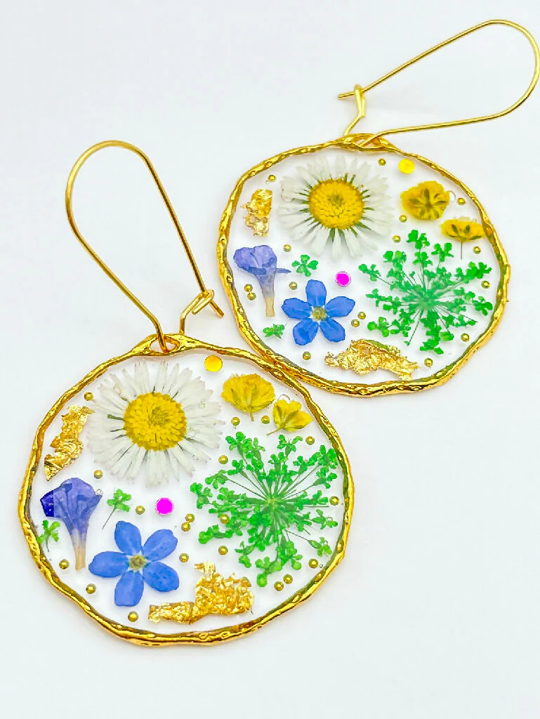 Statement earrings with daisy, forget-me-not and lavender flowers - Image 6