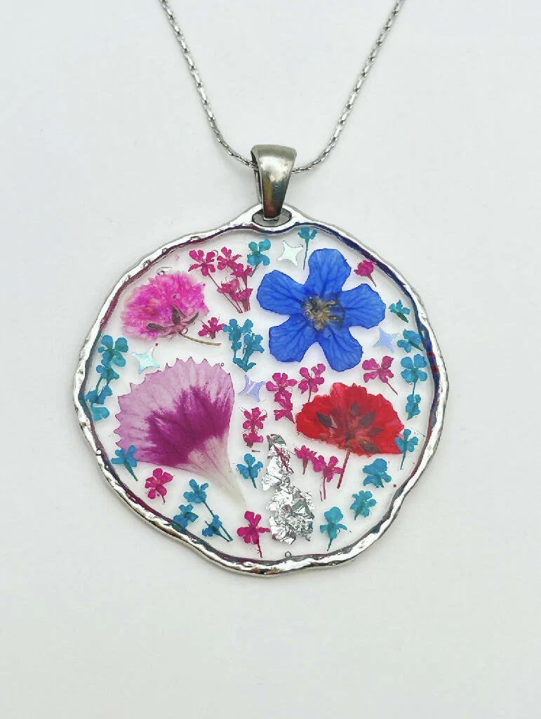 Statement necklace with colourful flowers in silver - Image 2