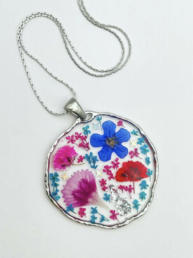 Statement necklace with colourful flowers in silver - Image 5
