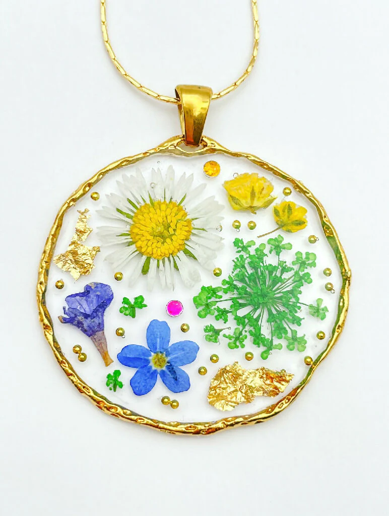 Statement necklace with daisy, forget-me-not and lavender flowers