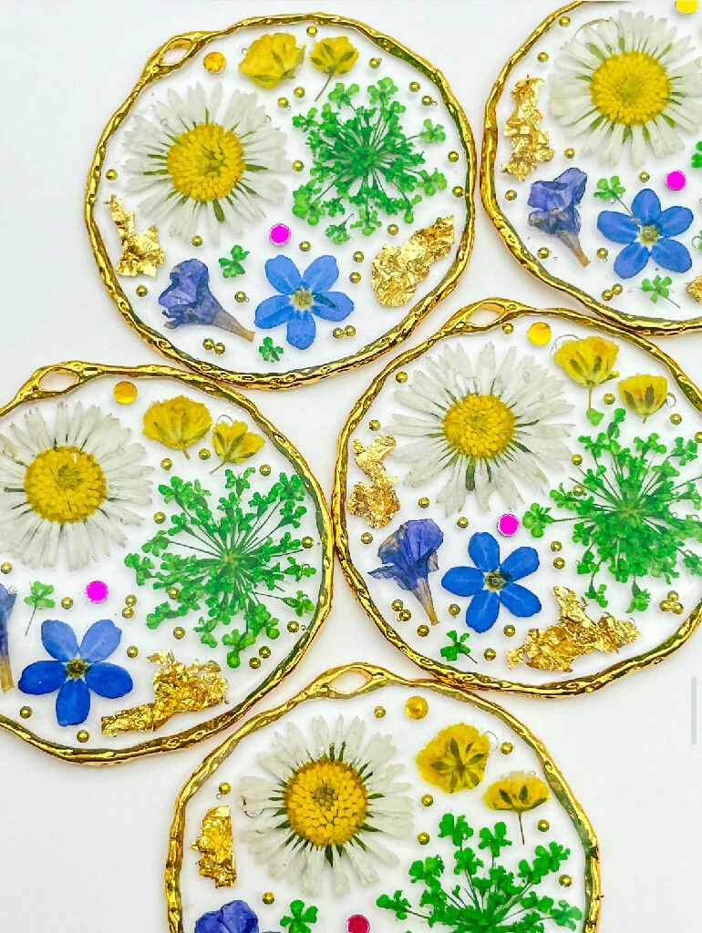 Statement necklace with daisy, forget-me-not and lavender flowers - Image 2