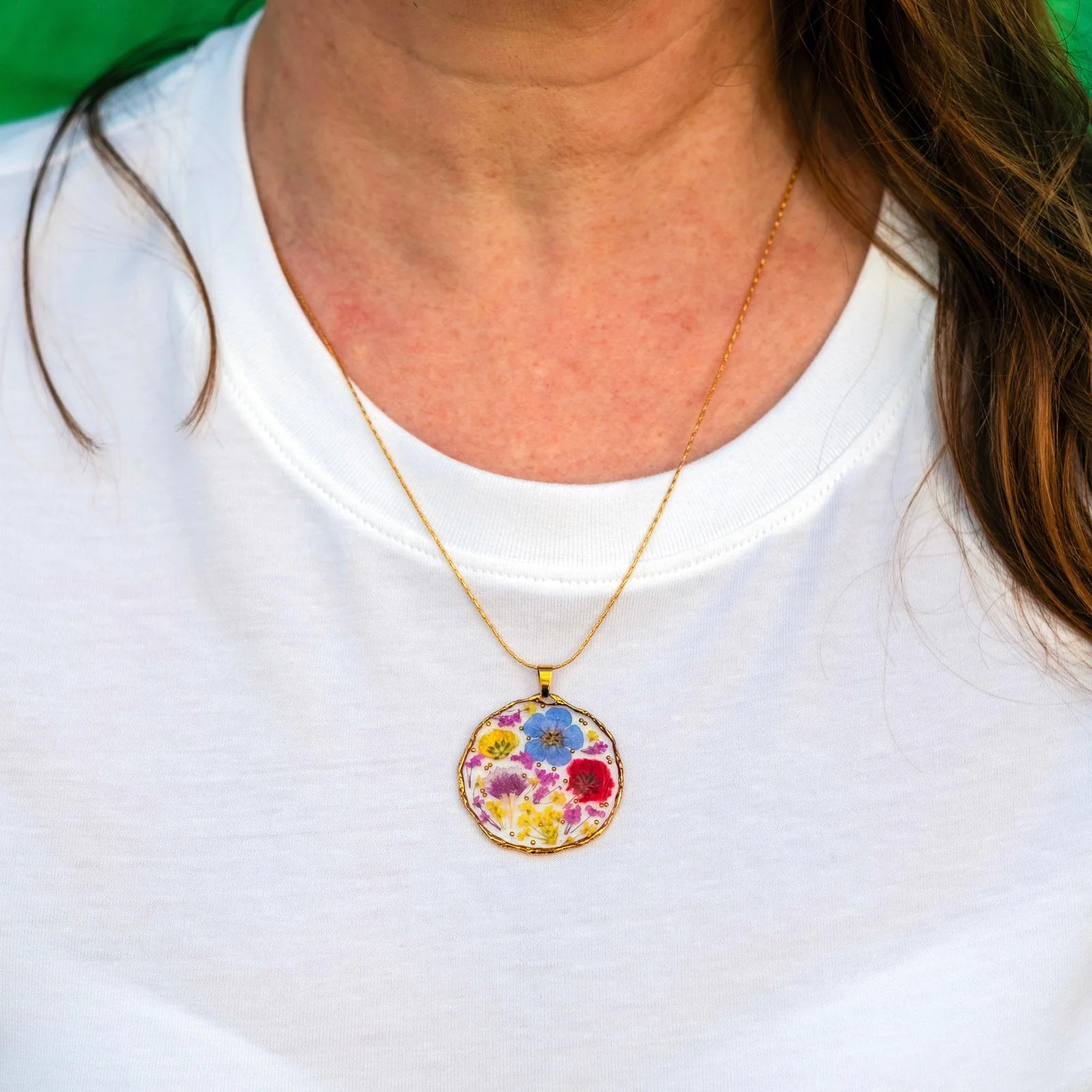 Statement necklace with daisy, forget-me-not and lavender flowers - Image 5