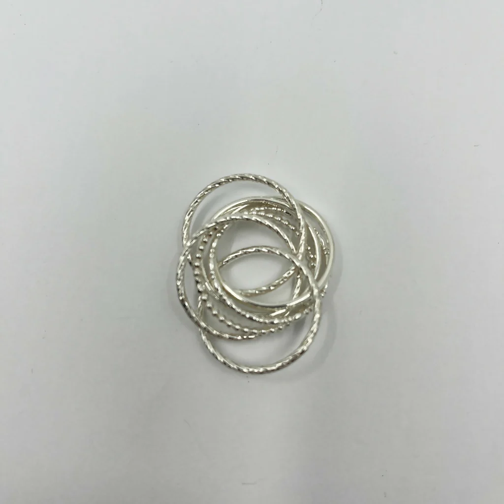 Sterling silver crossover interlocking rolling ring with textured bands - Image 7