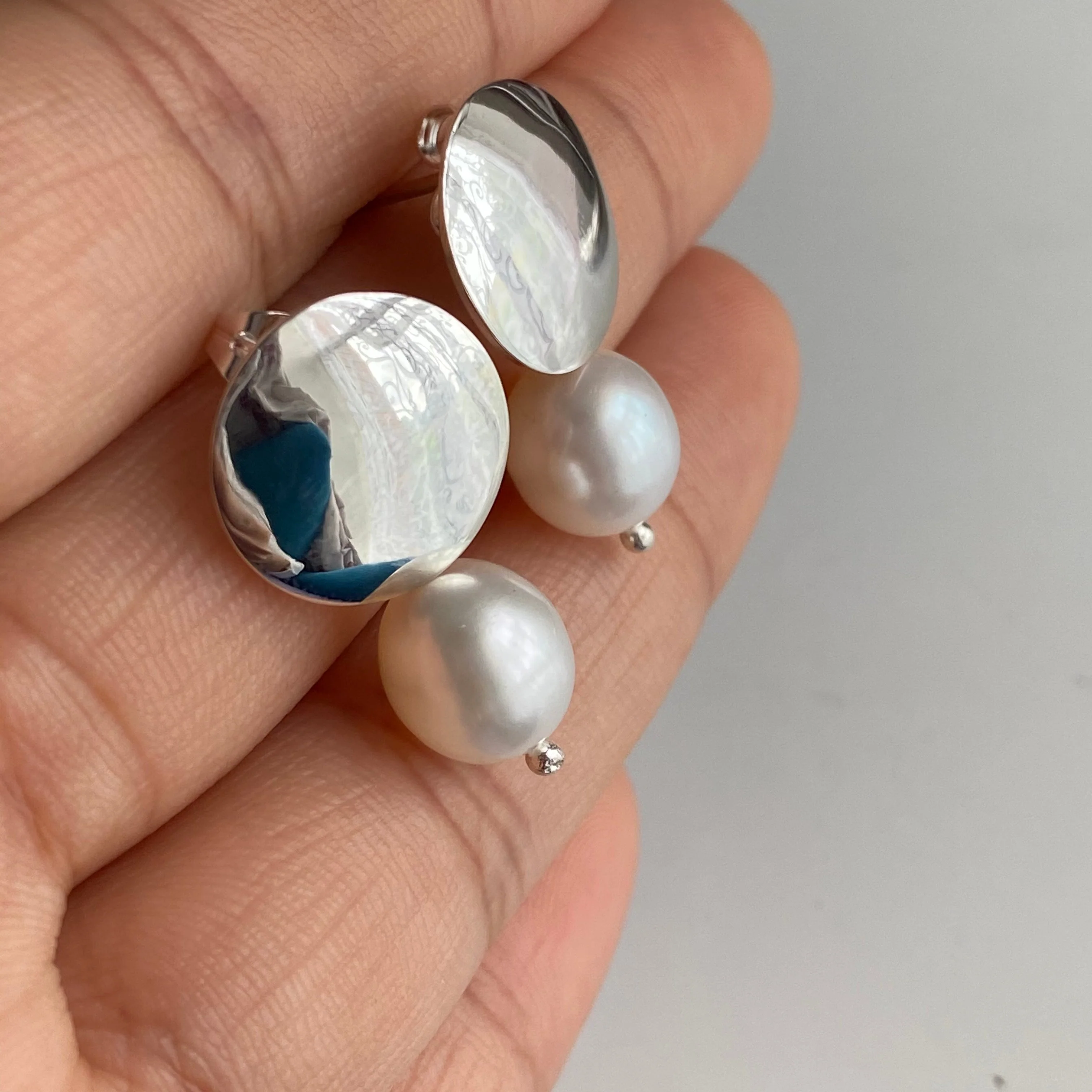 Sterling Silver Disc Earrings with a Freshwater Pearl Drop - Image 3
