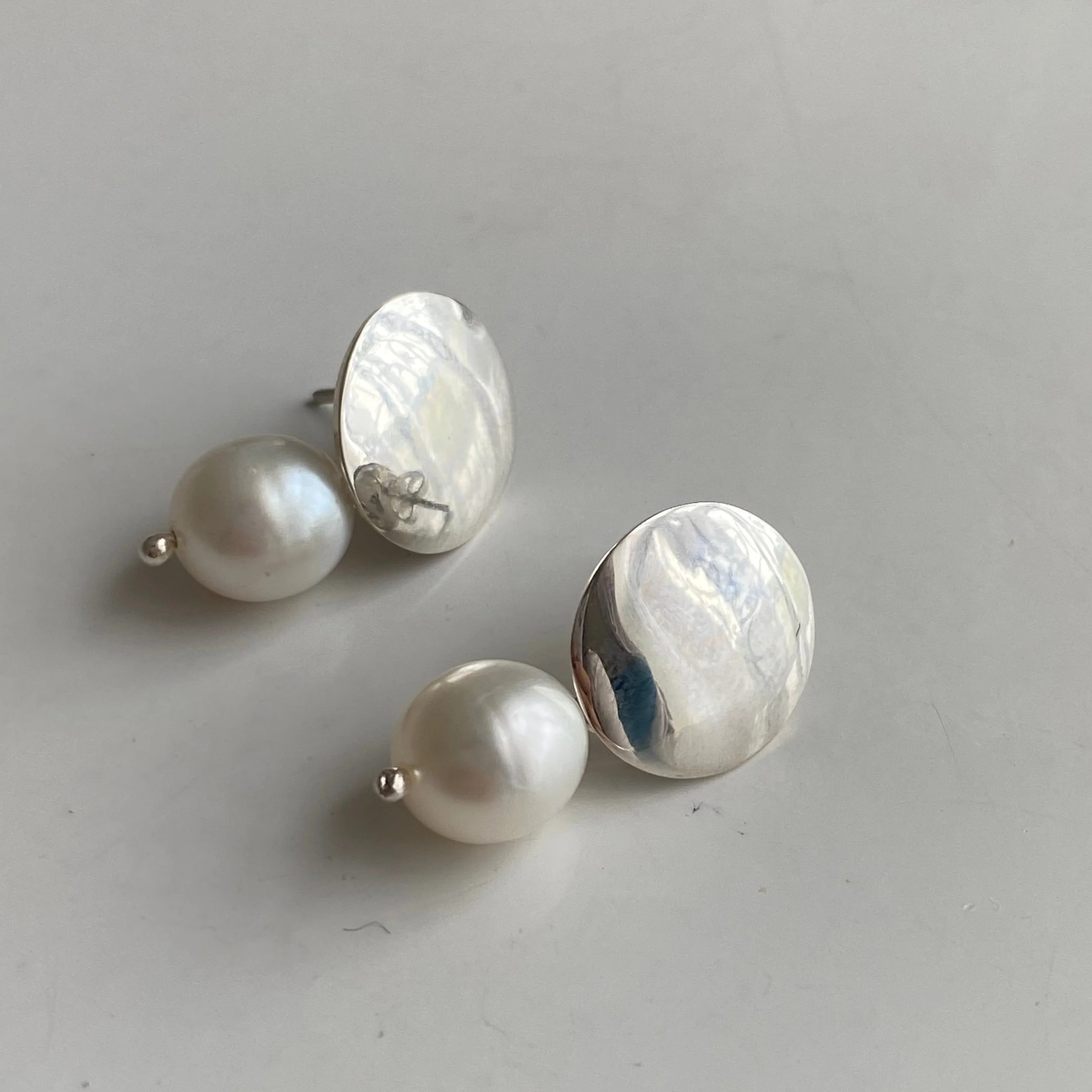 Sterling Silver Disc Earrings with a Freshwater Pearl Drop - Image 4