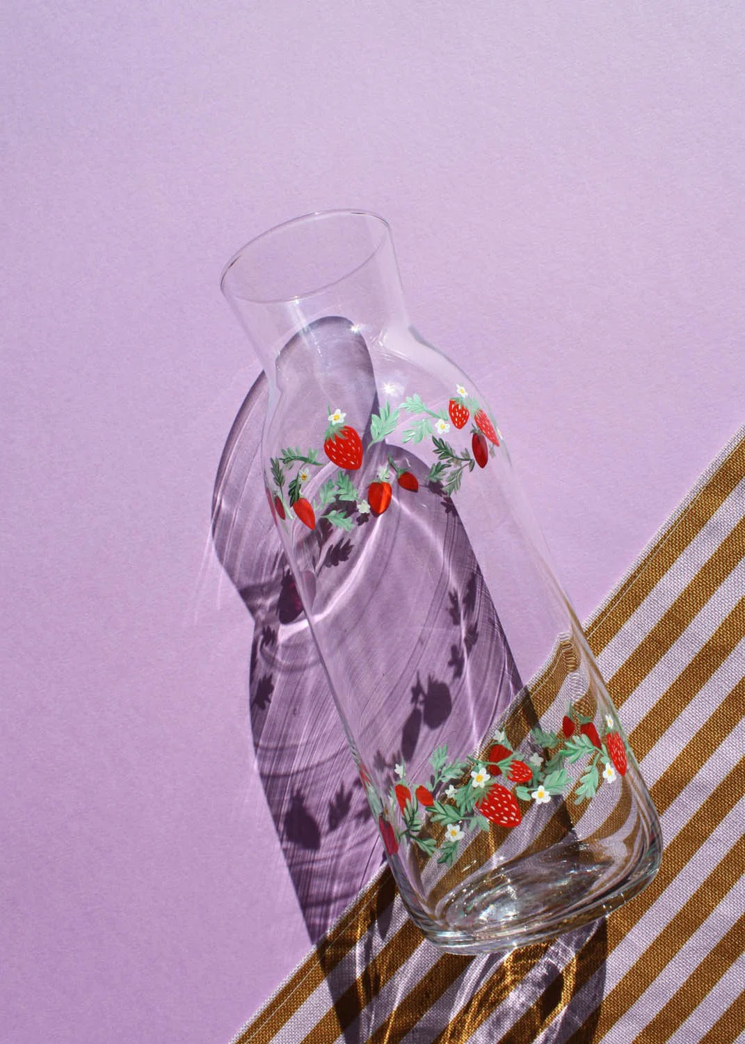 Strawberry glass carafe - Image 2