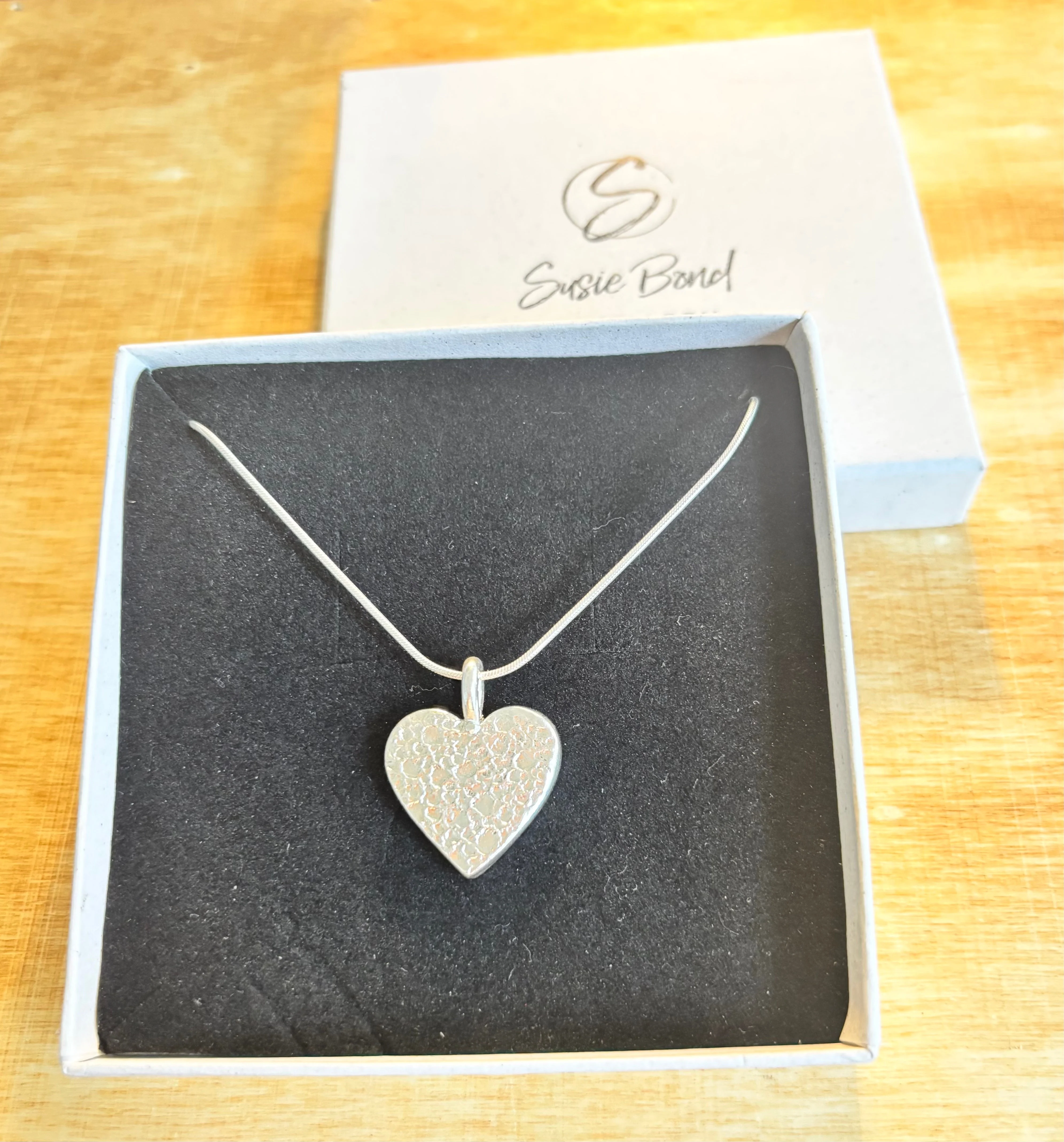 Silver textured heart Necklace - Image 3