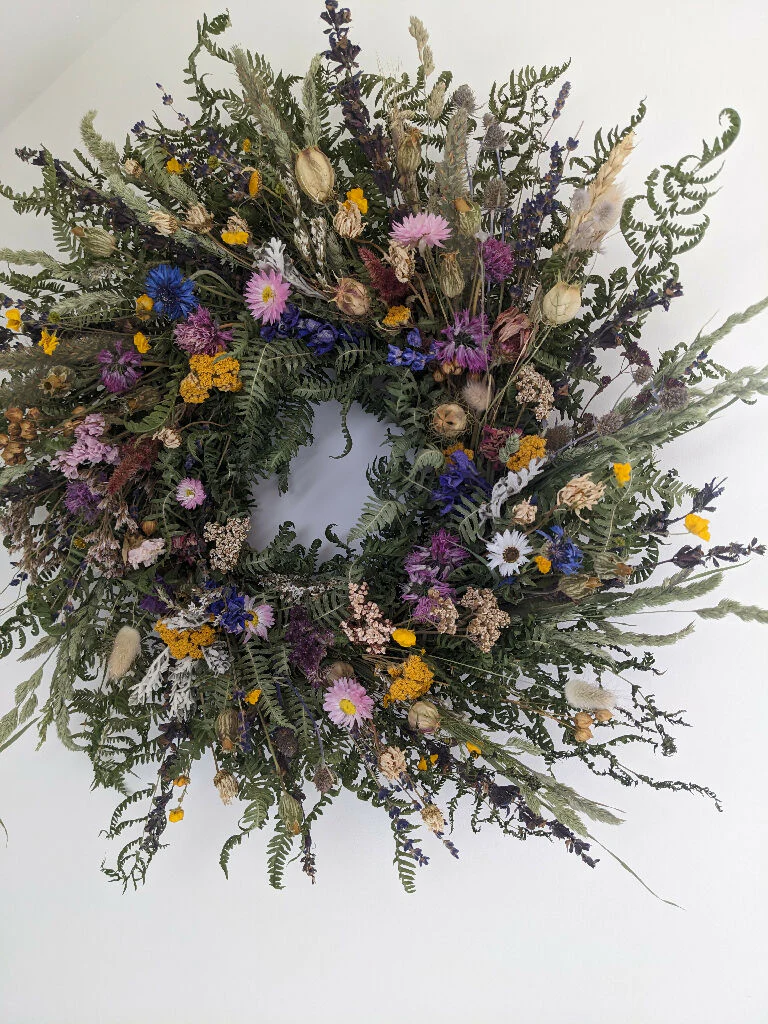 The English Meadow Wreath - Image 3