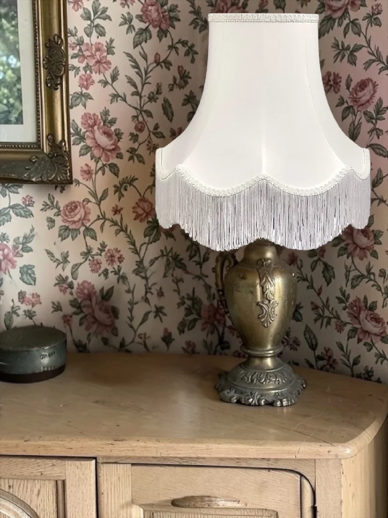 Traditional white fabric lampshades - Available in 8 sizes - Image 4