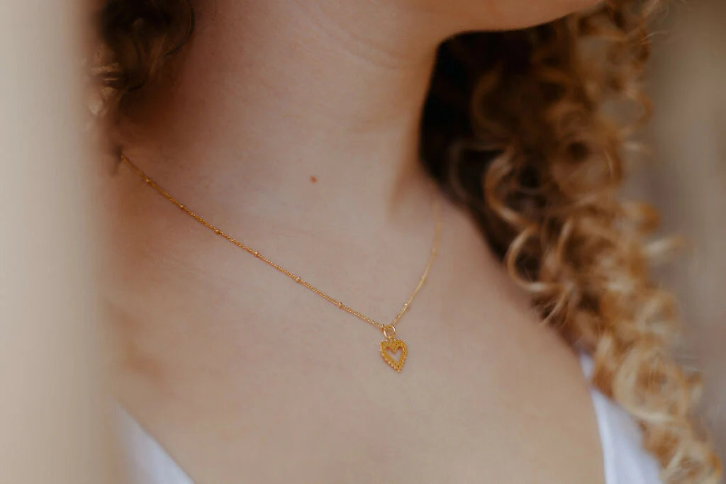 Venus Heart necklace in Gold, Mini - Image 2