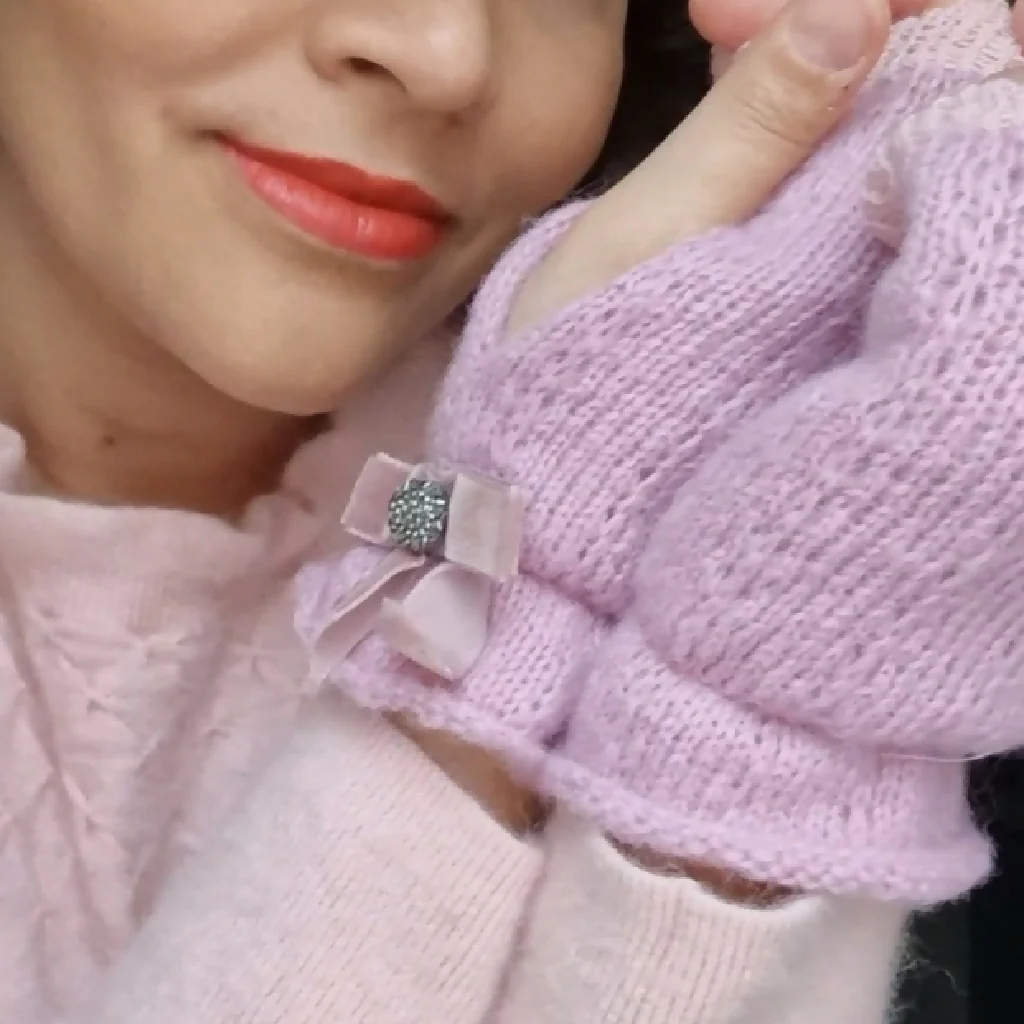 Vintage-Inspired Alpaca Fingerless Gloves with Velvet Bows & Button Pins - Image 3