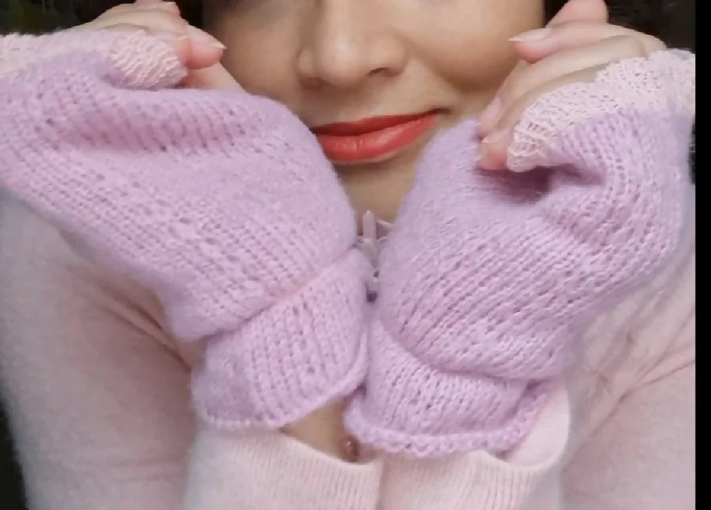 Vintage-Inspired Alpaca Fingerless Gloves with Velvet Bows & Button Pins - Image 4