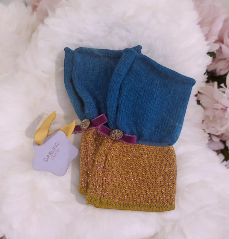 Vintage inspired woollen fingerless gloves