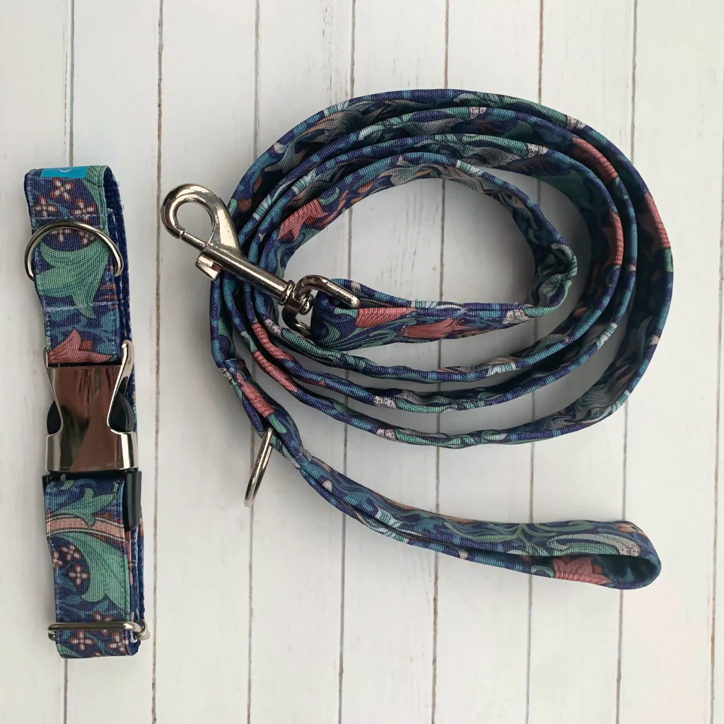 Dog Collar & Lead Gift Set | William Morris “Golden Lily” | Midnight - Image 4
