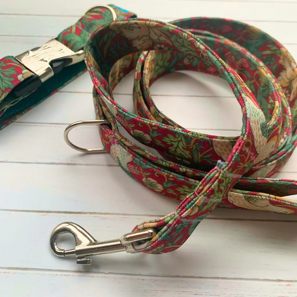 Dog Collar & Lead Gift Set | William Morris “Strawberry Thief” | Crimson - Image 4