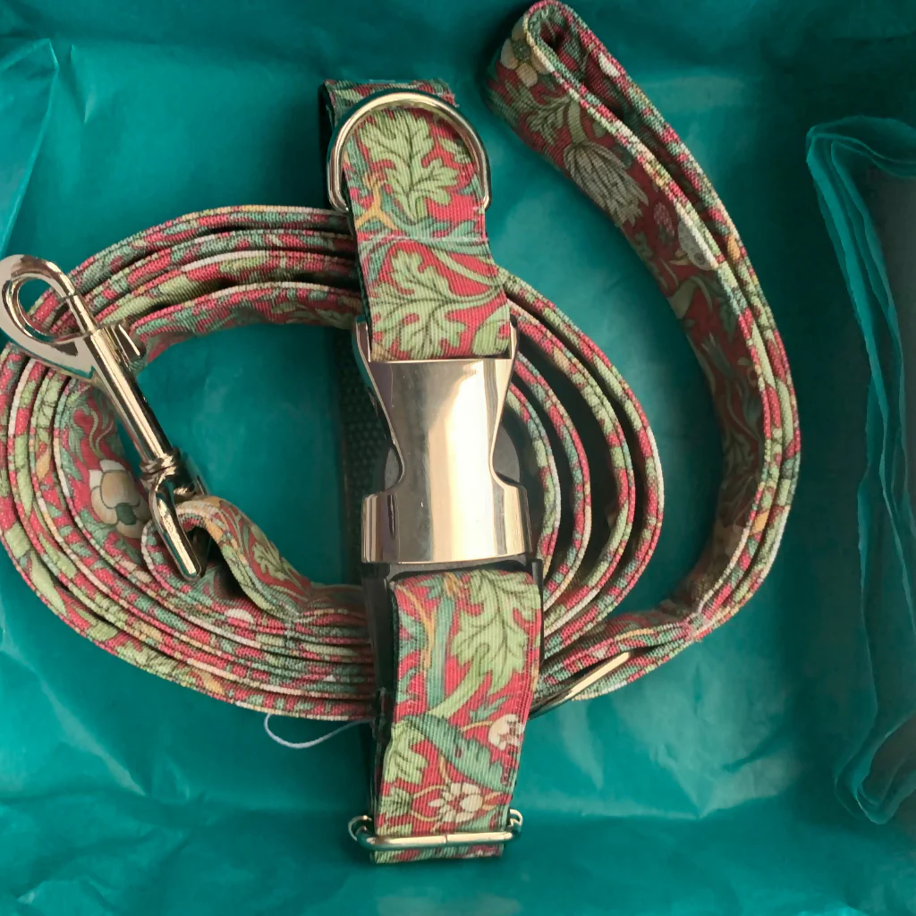 Dog Collar & Lead Gift Set | William Morris “Strawberry Thief” | Crimson - Image 7