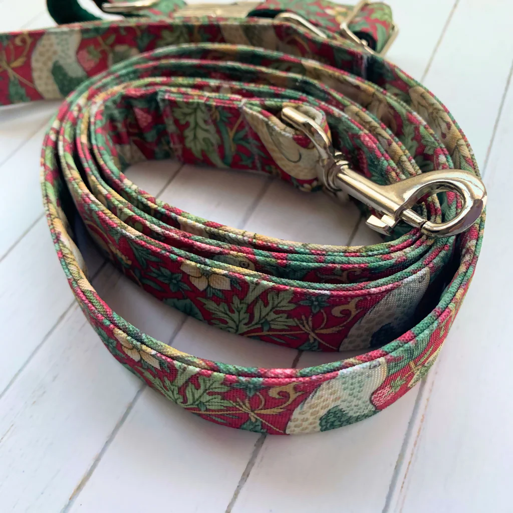 Dog Collar & Lead Gift Set | William Morris “Strawberry Thief” | Crimson - Image 8
