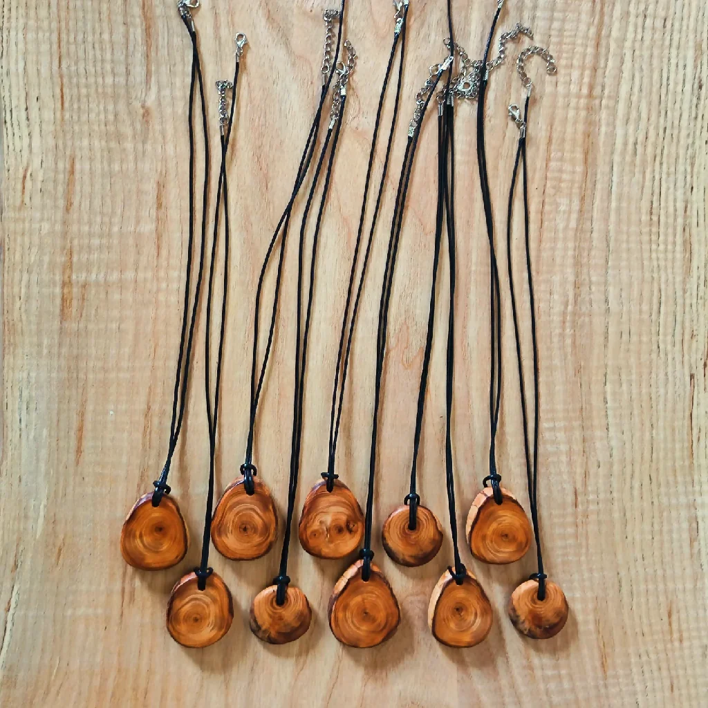 Yew wood pendant necklace - Image 3